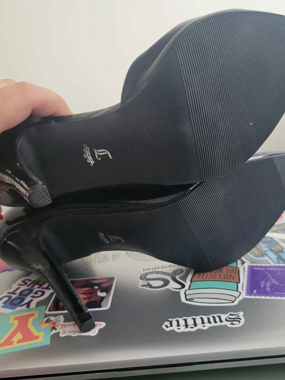 Juicy Couture Black Patent Pointed Toe Heels with Lip-Print Insole Sz 8